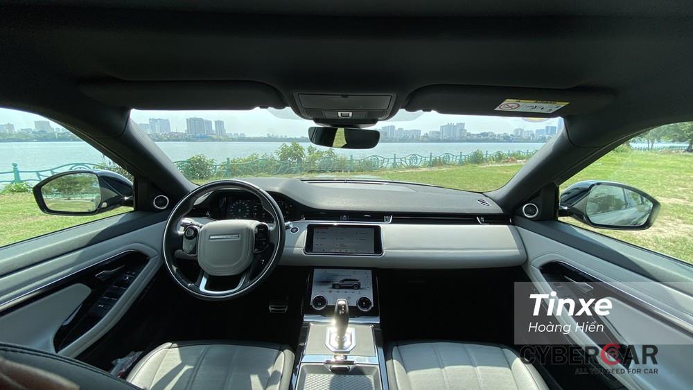 Nội thất của Range Rover Evoque 2020 được tái thiết kế lạị mang cảm giác hiện đại hơn, tinh tế hơn.