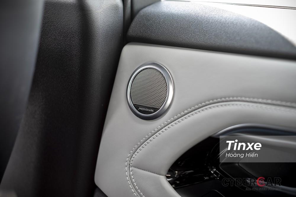 Dàn âm thanh cao cấp Meridian trên Range Rover Evoque 2020 có thể làm thoả mãn bất kỳ khách hàng khó tính nào.