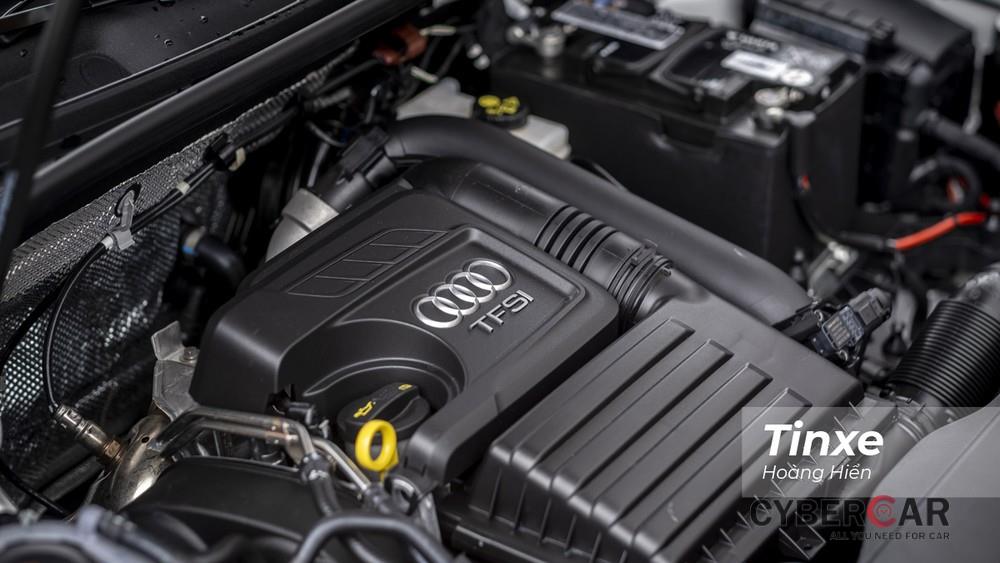 Tại Việt Nam, Audi Q3 Sportback mới ra mắt chỉ có 1 phiên bản là 35 TFSI với động cơ xăng 1.4L, tích hợp động cơ điện mild hybrid 48V, có khả năng sản sinh công suất tối đa 148 mã lực và mô-men xoắn cực đại 250 Nm. Nhờ đó, xe này mất 9,3 giây để tăng tốc từ 0-100 km/h trước khi đạt vận tốc tối đa 20