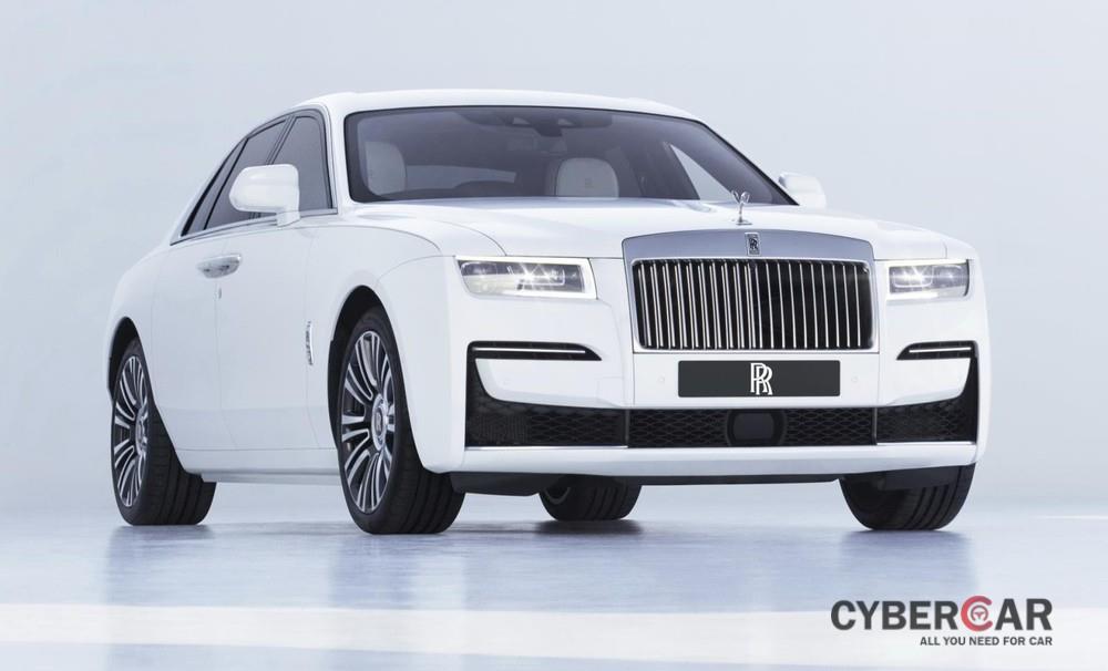 Cận cảnh thiết kế đầu xe mới của Rolls-Royce Ghost 2021