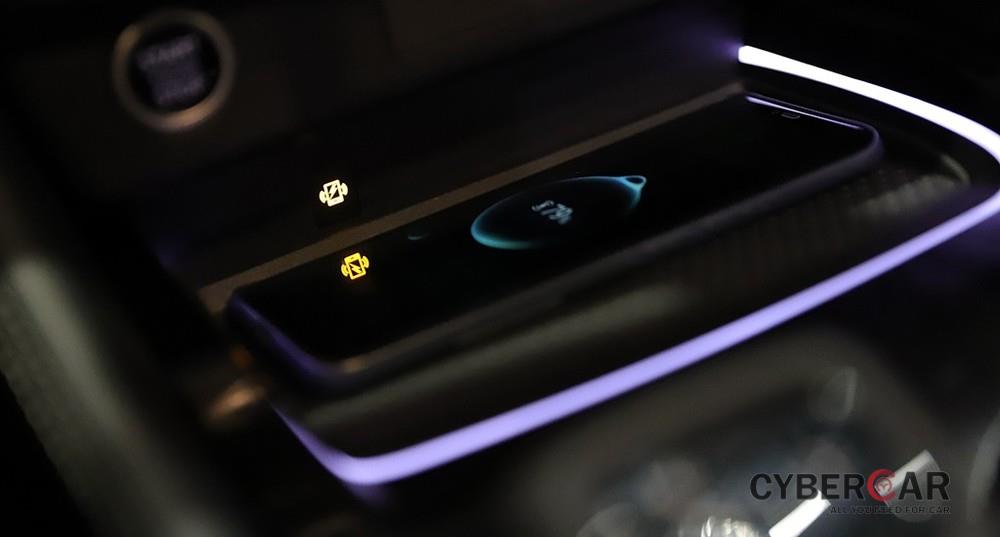 Khay sạc điện thoại thông minh không dây của Nissan X-Trail 2021