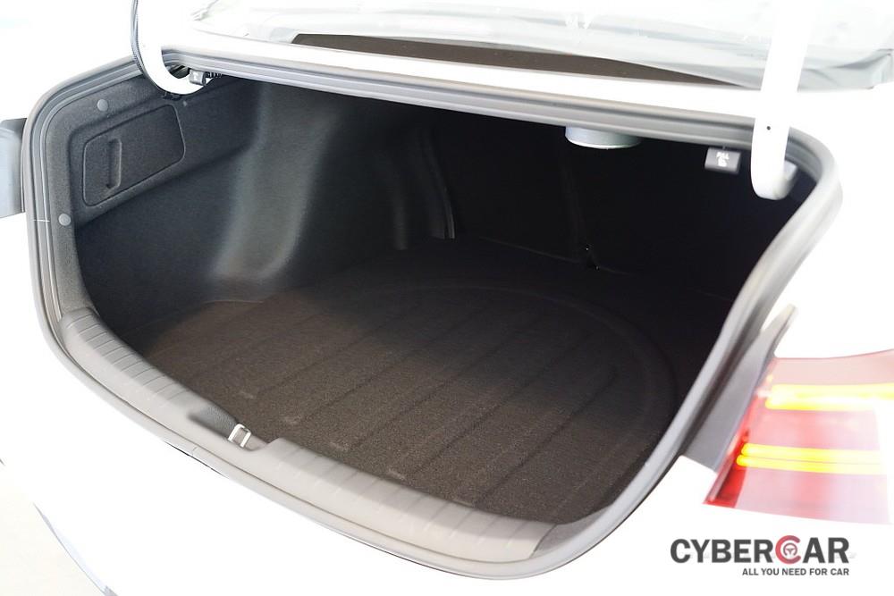 Khoang hành lý của Kia Cerato 2021 bản sedan