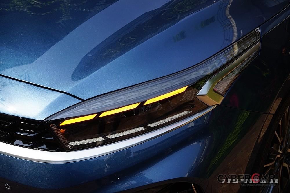 Đèn LED định vị ban ngày kiêm đèn báo rẽ của Kia Cerato 2021