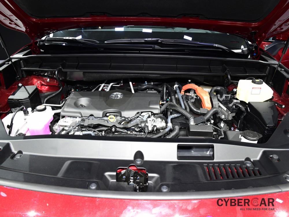 Toyota Crown Kluger dùng hệ truyền động hybrid