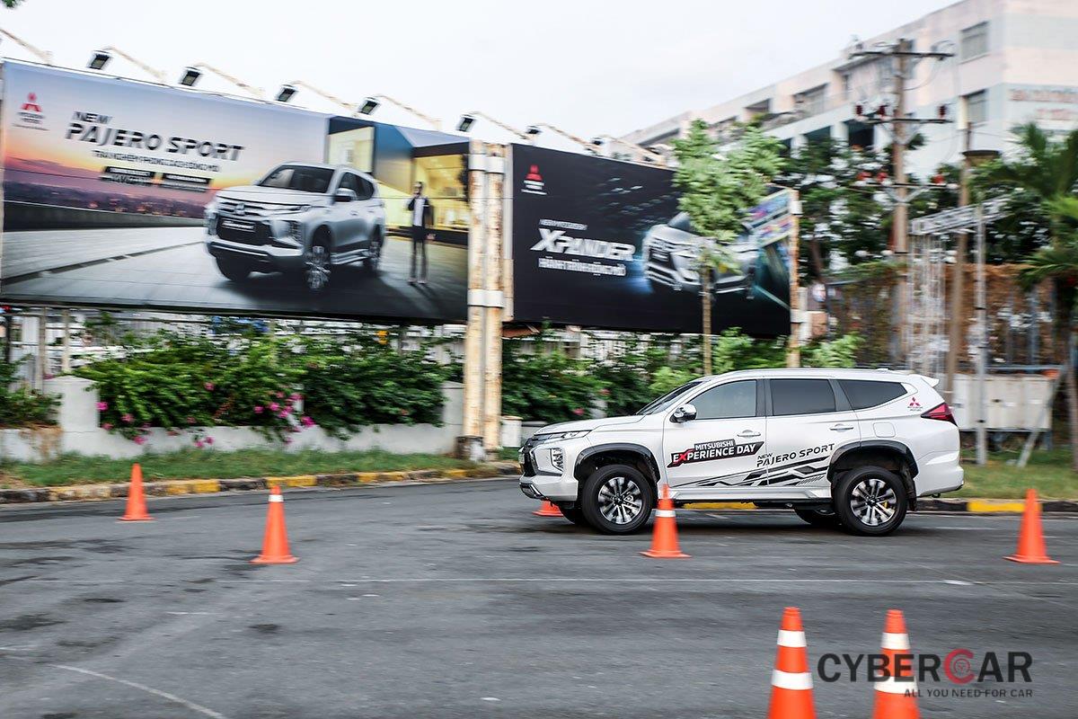 Khách hàng được trải nghiệm hệ thống dẫn động ưu việt trên Mitsubishi Pajero Sport mới.