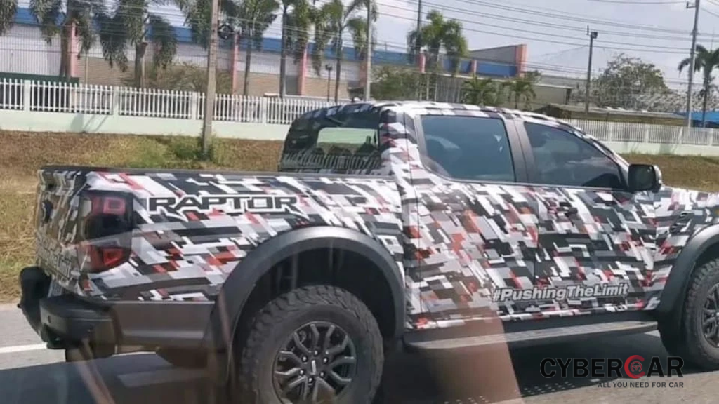 Chưa kịp đem Ranger thế hệ mới về lắp Việt Nam, Ford đã rục rịch chuẩn bị tung ra Ranger Raptor 2022 ảnh 2