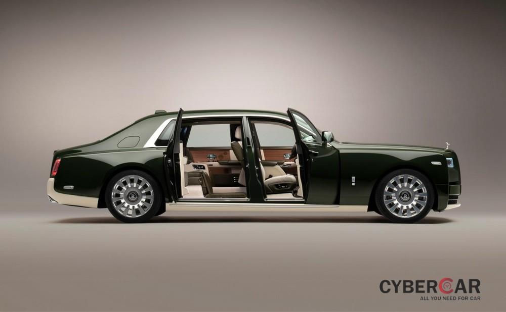 Rolls-Royce Phantom Oribe được trang bị nội thất màu xanh lục và trắng kem