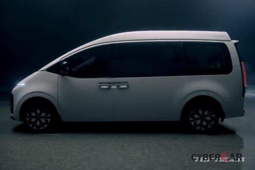 Hyundai Staria Limousine 2021 dùng vành riêng