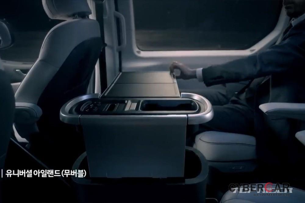 Cụm điều khiển trung tâm dành cho hàng ghế thứ 2 của Hyundai Staria Limousine 2021