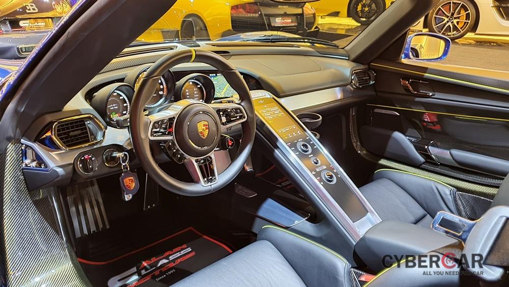 Nội thất của xe Porsche 918 Spyder