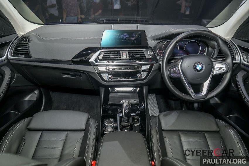 BMW X3 tích hợp trang bị an toàn cùng loạt tính năng tiện lợi hiện đại.
