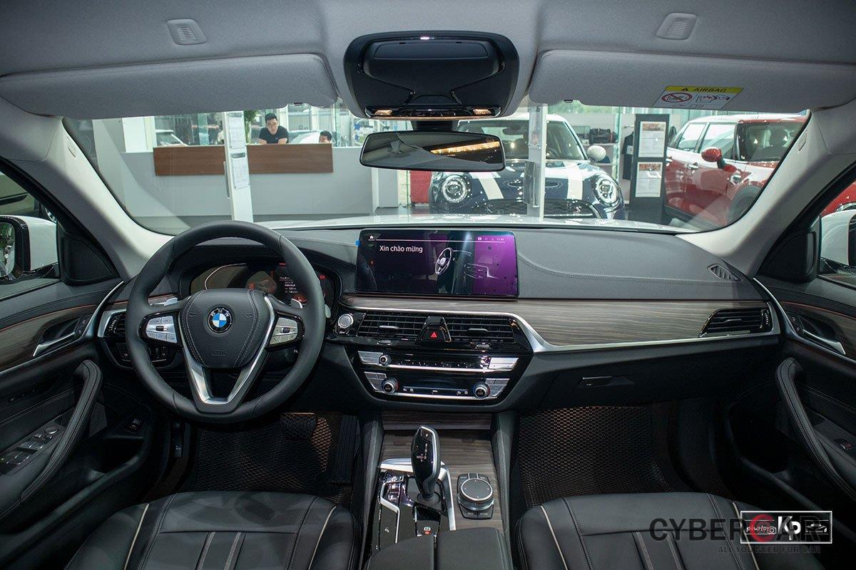 Chốt giá gần 2,5 tỷ đồng, BMW 520i Luxury 2021 có gì để đấu Mercedes-Benz E200 Exclusive a4