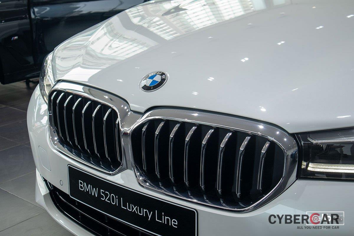 Chốt giá gần 2,5 tỷ đồng, BMW 520i Luxury 2021 có gì để đấu Mercedes-Benz E200 Exclusive a8