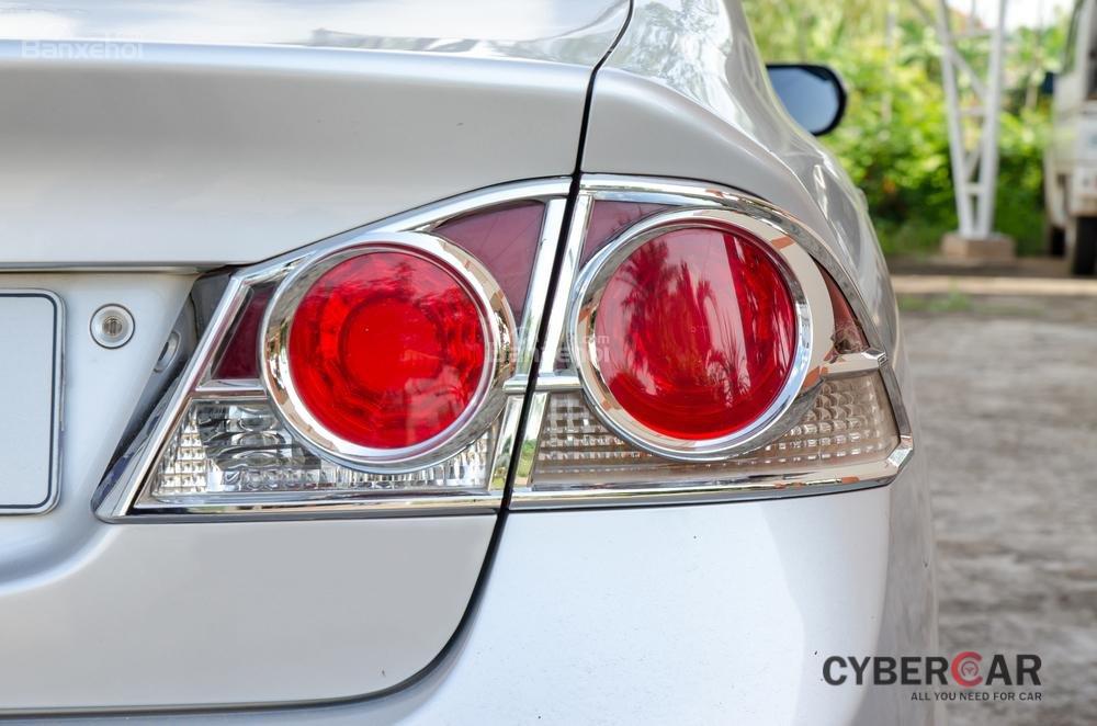 4 điều nên biết về đèn hậu xe ô tô .