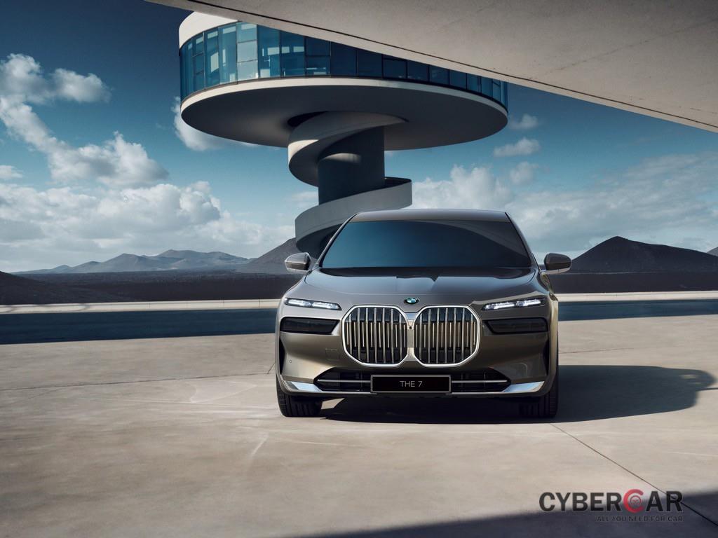 Vừa ra mắt được mấy ngày, BMW 7 Series thế hệ mới đã có bản đặc biệt “hàng đợt đầu“ ảnh 1