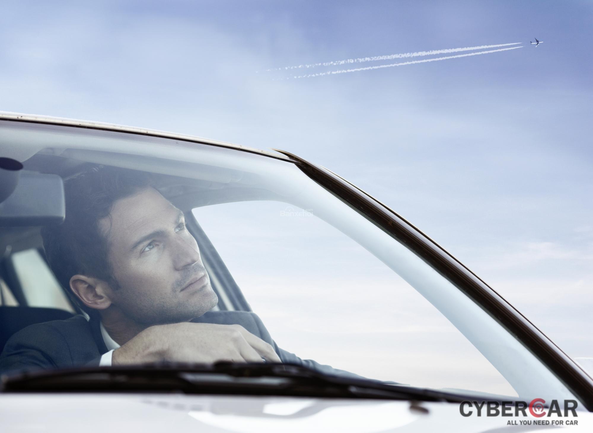 7 thói quen gây xao nhãng khi lái xe ô tô: Lái xe khi đang buồn ngủ z