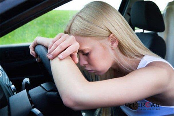 4 rắc rối khi lái xe ô tô số sàn mà cánh tài xế thường gặp phải 1.