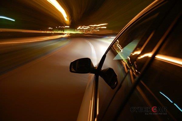 Kinh nghiệm lái xe ô tô ban đêm đảm bảo sự an toàn 10