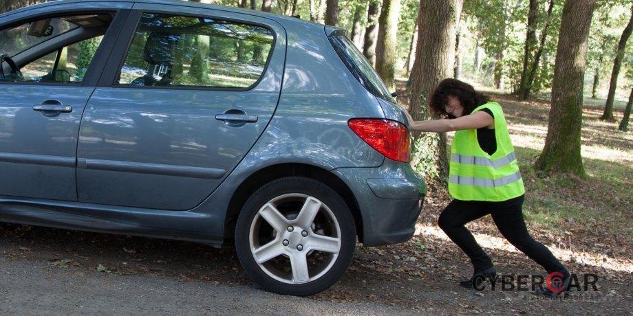 7 mẹo giúp phụ nữ lái xe một mình an toàn - Bảo dưỡng thường xuyên
