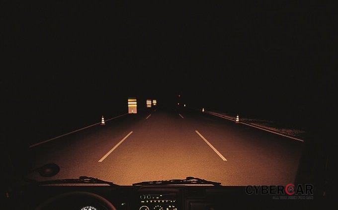 Kinh nghiệm lái xe ban đêm không có đèn đường.