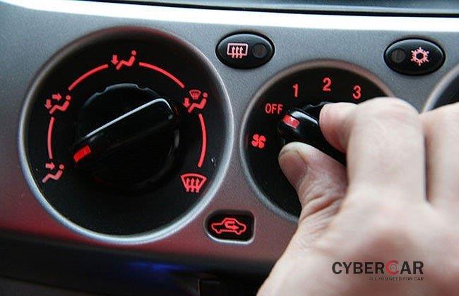 5 trường hợp bạn nên tắt điều hòa khi lái xe.