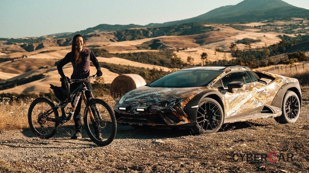 Chính thức: Lamborghini Huracan sẽ “lai SUV” trước khi bị khai tử ảnh 1