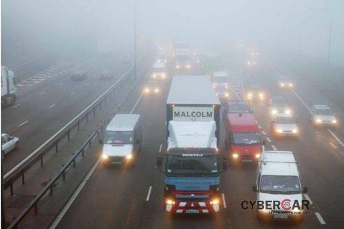 Kỹ năng lái xe đường sương mù cực kỳ an toàn dành cho tài mới 2