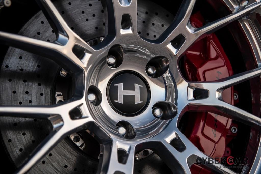 Siêu xe Mỹ Hennessey Venom F5 Roadster tự xưng là mui trần nhanh và mạnh nhất Thế giới, 