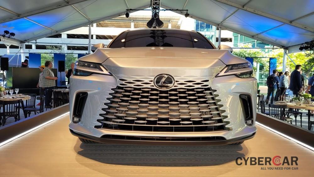 Lexus RX 2023 sở hữu lưới tản nhiệt gây tranh cãi
