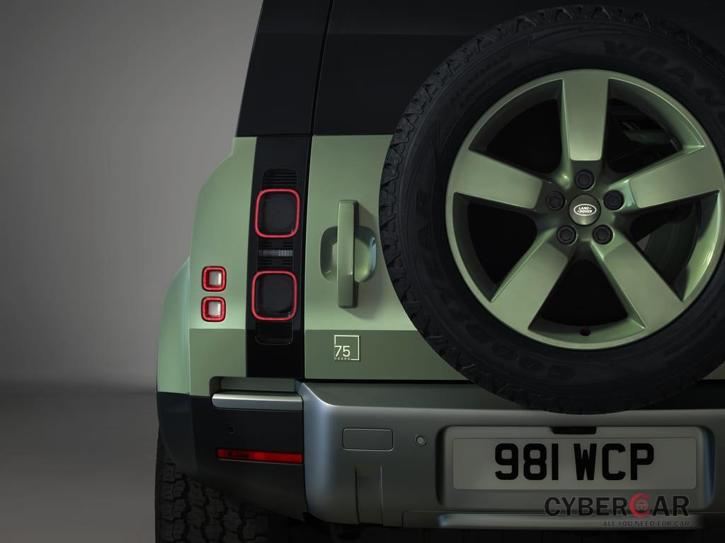 Kỷ niệm sinh nhật 75 tuổi, Land Rover Defender có bản đặc biệt 75th Limited Edition ảnh 6