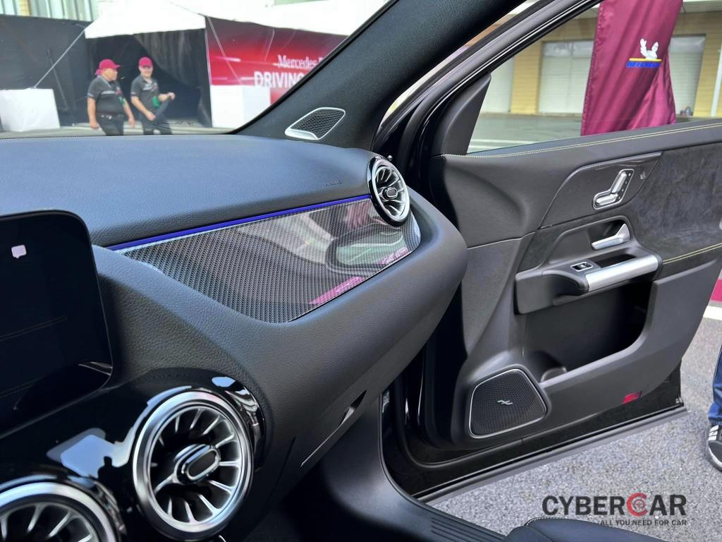 Cận cảnh Mercedes-AMG GLA 45 S thế hệ mới lần đầu xuất hiện tại Hà Nội ảnh 10