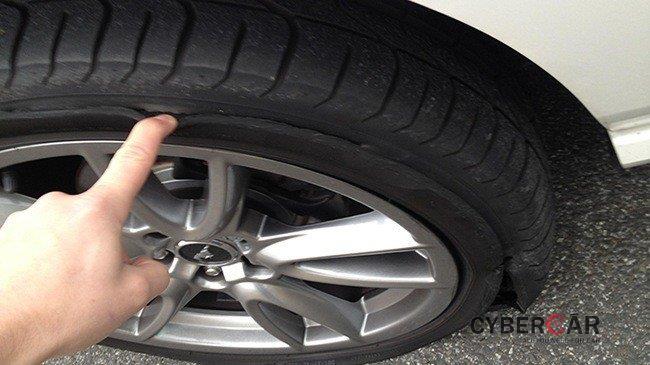 Kiểm tra lốp xe ô tô 2