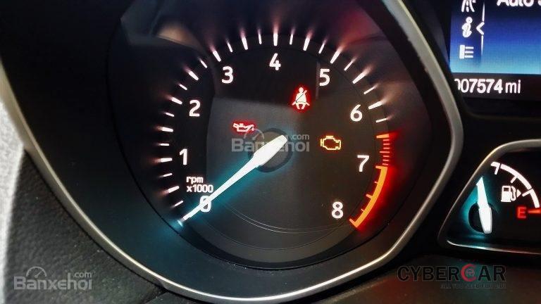Đèn check-engine sáng liên tục là dấu hiệu xe ô tô của bạn sắp hỏng