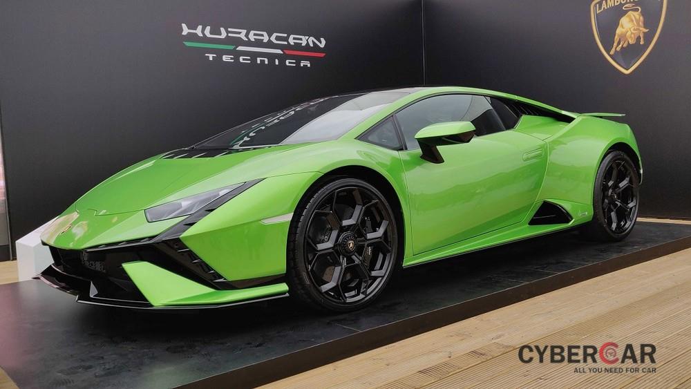 Lamborghini Huracan Tecnica được trang bị nắp ca-pô bằng sợi carbon