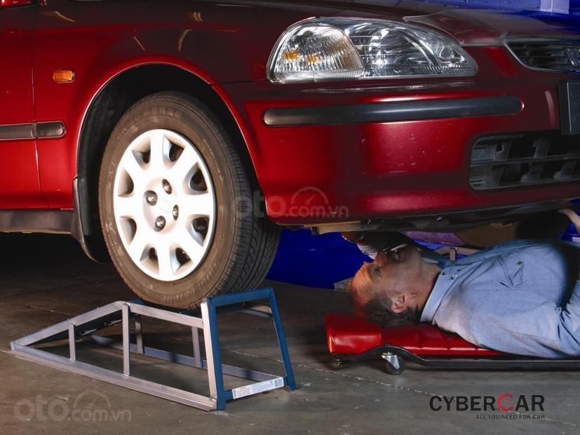 Cách dùng dốc nâng ô tô, bục nâng xe hơi tiện lợi cho sửa chữa và vệ sinh