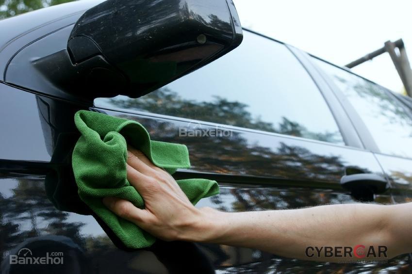 Một số cách làm sạch nội ngoại thất xe hơi trong mùa đông.