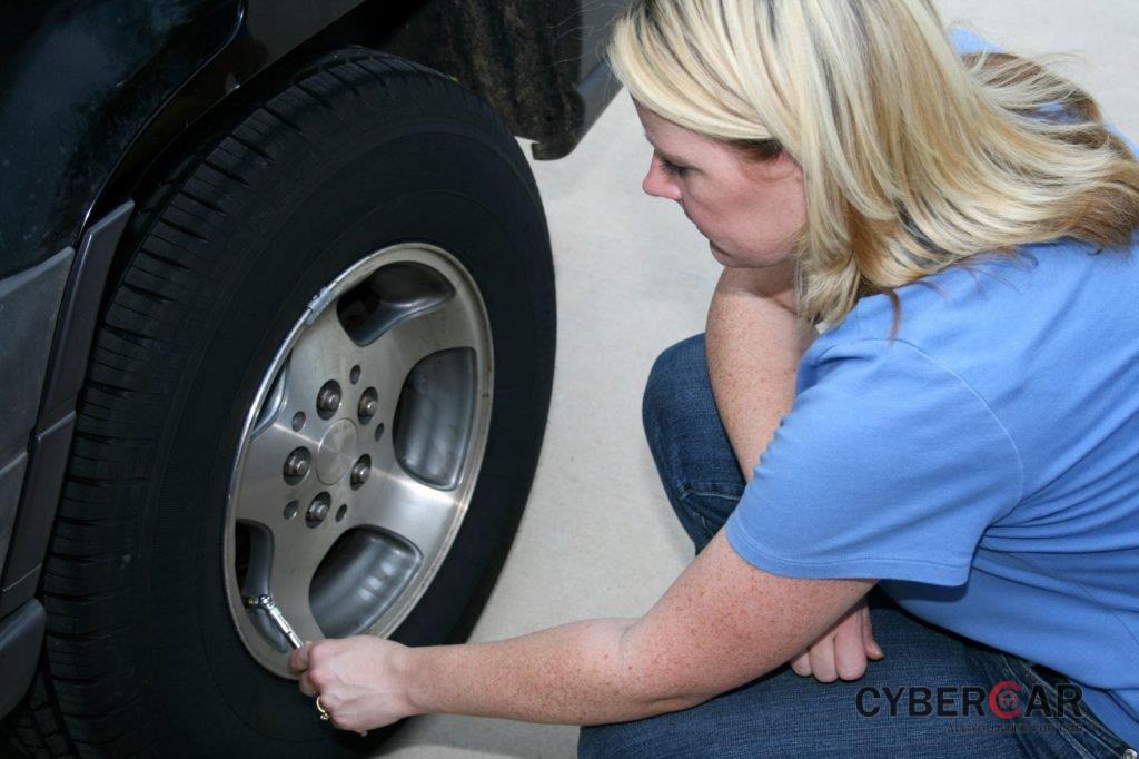 Mất bao lâu để thay lốp xe ô tô?.
