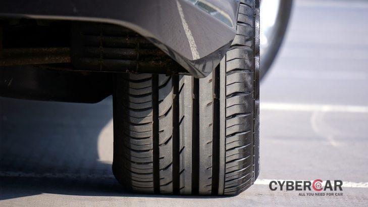 Lắp lốp không đúng cách là nguyên nhân phổ biến gây rung bánh xe.