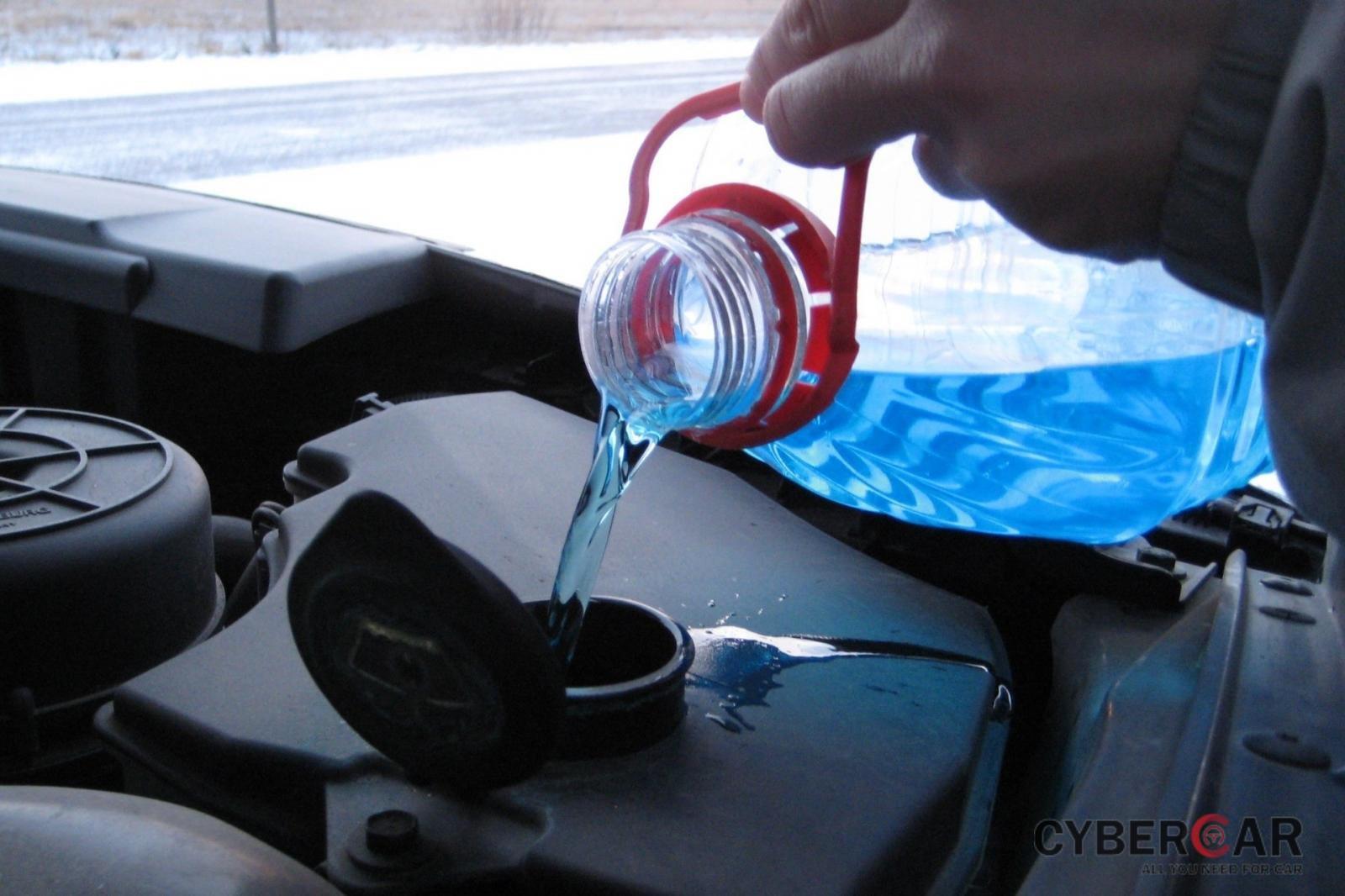 Nước làm mát có tác dụng giải nhiệt cho động cơ ô tô 1