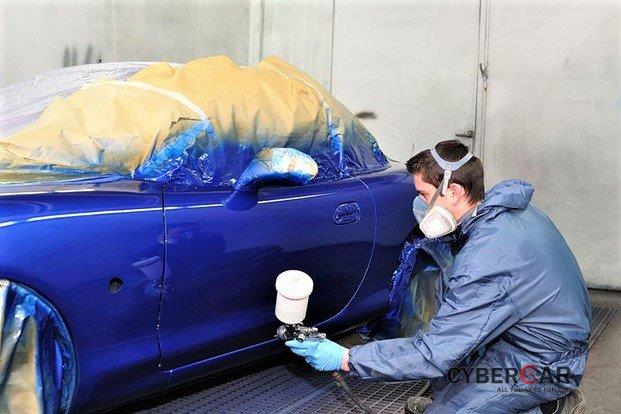Quy trình bảo dưỡng sơn xe ô tô được thực hiện chuyên nghiệp 1