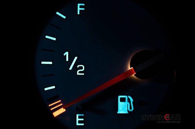 Tránh để bình nhiên liệu thường xuyên cạn 1