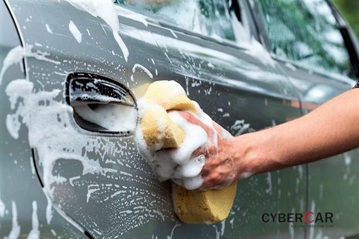 Tự rửa ô tô tại nhà có thể khiến xe dễ hỏng hơn 1