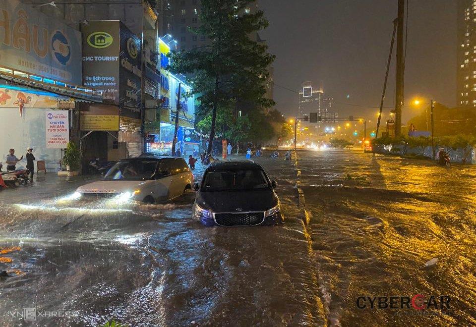 Mùa mưa xe ô tô rất dễ bị thủy kích, ngập nước