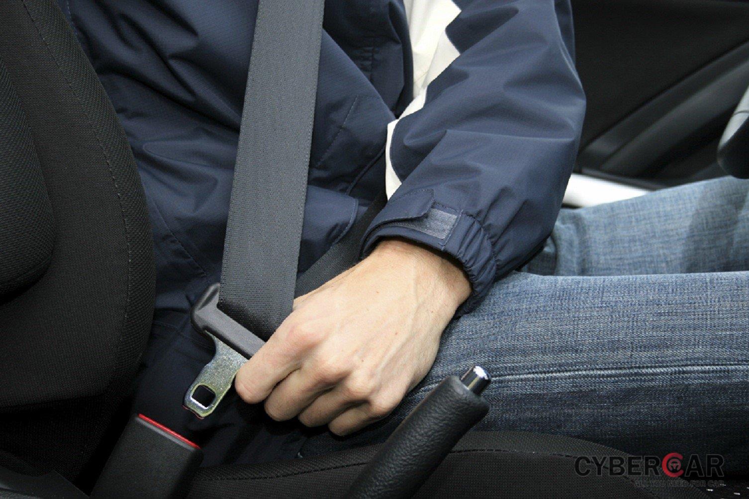 Dây đai an toàn giúp bảo vệ người ngồi trong xe 1