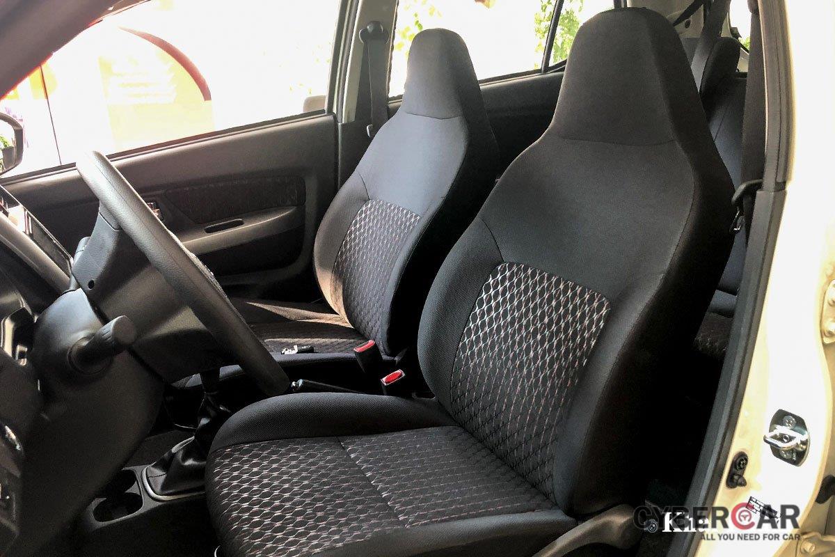 Ghế ngồi bọc nỉ trơn trên xe Toyota Wigo 2021 1