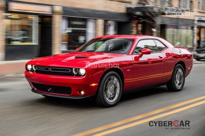 Xe thể thao hạng trung: Dodge Challenger.