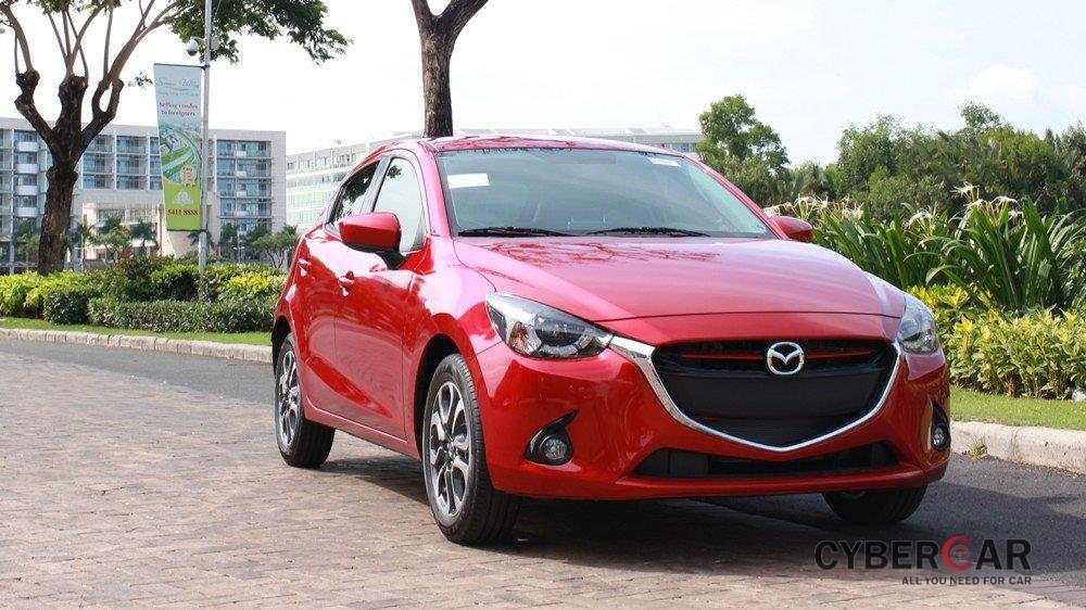 7 xe ô tô có giá lăn bánh 600 triệu đồng cho khách Việt chơi Tết: Mazda 2/