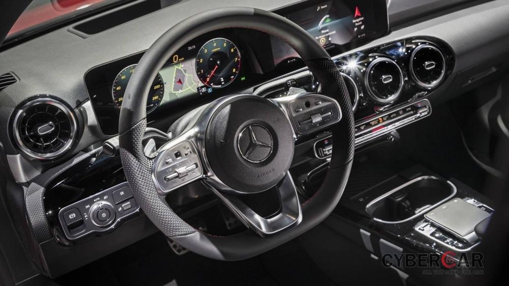 Phân biệt Mercedes-Benz A-Class 2019 và thế hệ cũ qua ảnh chi tiết a19