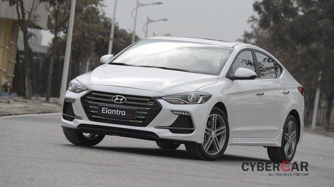 Hyundai Elantra Sport 2018 và bản tiêu chuẩn khác nhau thế nào qua ảnh? a1