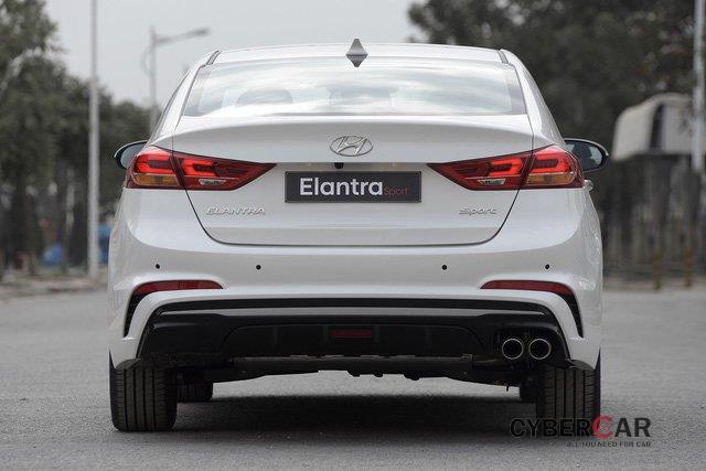 Hyundai Elantra Sport 2018 và bản tiêu chuẩn khác nhau thế nào qua ảnh? a15